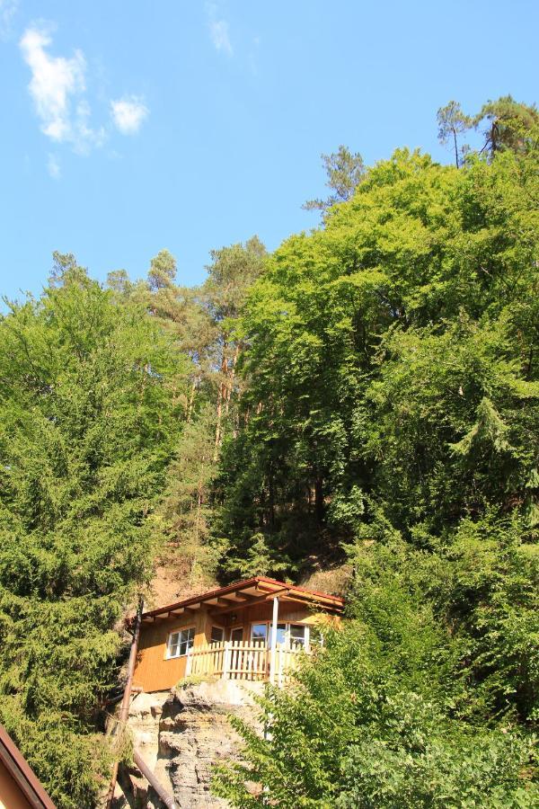 Malběnka - chata na skále pod hradem Kokořín Exterior foto
