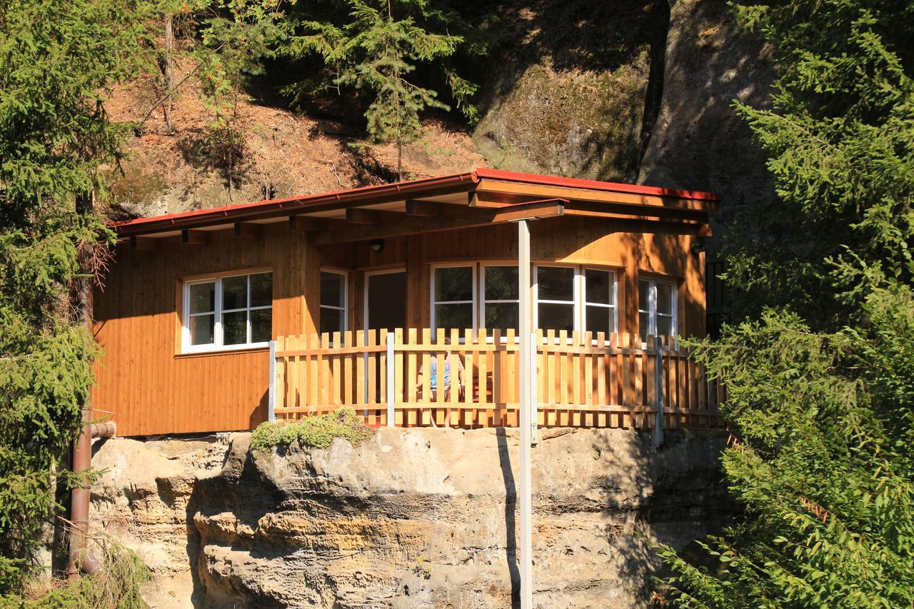 Malběnka - chata na skále pod hradem Kokořín Exterior foto