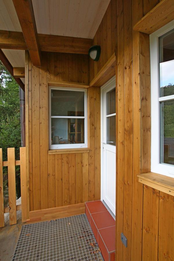 Malběnka - chata na skále pod hradem Kokořín Exterior foto