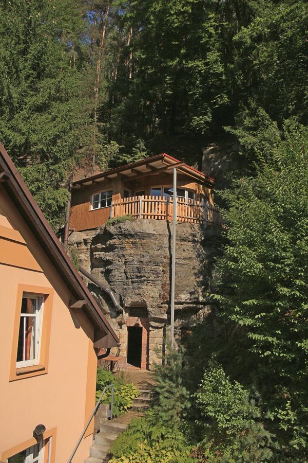 Malběnka - chata na skále pod hradem Kokořín Exterior foto