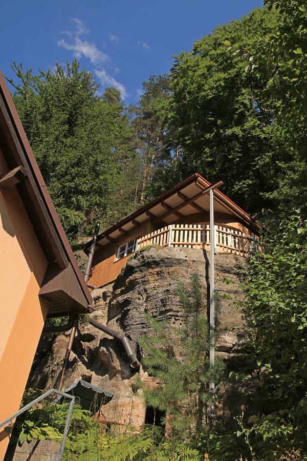 Malběnka - chata na skále pod hradem Kokořín Exterior foto